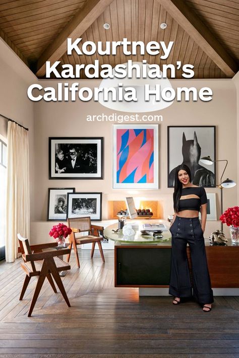 Khloé and Kourtney Kardashian share a TV show, a neighborhood, and even a decorator: the ingenious Martyn Lawrence Bullard. But when it comes to living, the celebrity siblings have their own distinctive styles | archdigest.com Kourtney Kardashian House, California Houses, Khloe Kardashian House, Calabasas Homes, Kardashian Home, Martyn Lawrence Bullard, Interior Design Per La Casa, Casa Vintage, 아파트 인테리어