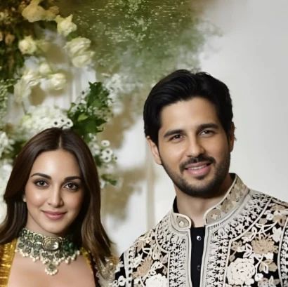 Sidharth malhotra Indonesia 🇲🇨 on Instagram: "New pics : @sidmalhotra and his wife @kiaraaliaadvani at Manish's Malhotra Diwali bash ❤️❤️❤️" Sidharth Malhotra, Manish Malhotra, Kiara Advani, Manish, Diwali, Indonesia, On Instagram, Quick Saves, Instagram