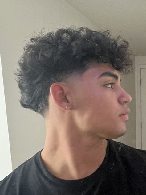 Boys Haircuts Curly Hair, Mens Haircuts Wavy Hair, Taper Fade Short Hair, Fade Haircut Curly Hair, Haircut Idea, Long Curly Hair Men, Taper Fade Curly Hair, Mens Hairstyles Curly, Slick Hair