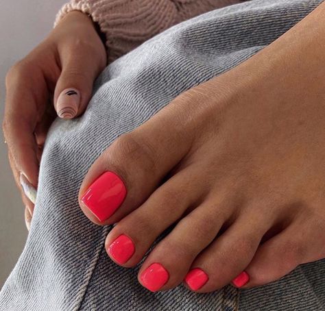 Coral Pedicure Ideas, Collarbone Lob, Coral Pedicure, Bright Pink Pedicure, Pedicure Coral, Coral Toe Nails, Coral Toes, Spring Pedicure, Long Toenails