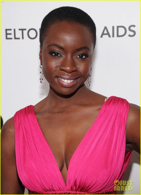 Danai Gurira, making Zimbabweans proud! Bright Blue Dresses, Oscar Viewing Party, Danai Gurira, Winter Dark, Constance Wu, Awards Viewing Party, Oscars Party, Aquarius Woman, Dark Complexion