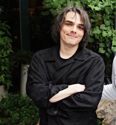 gerard way my chemical romance 2023 reunion tour Gerard Way Now, Mcr Members, Vampire Mansion, Mcr Gerard Way, Gerard Way Frank Iero, Mcr Gerard, Gerald Way, Ray Toro, Pool Boy