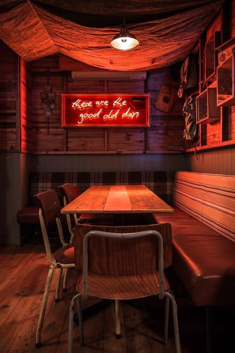 Retro Bar Design, Good Burgers, Live Music Bar, Game Room Ideas, Bar Interior Design, Cafe Shop Design, Good Old Days, Bar Interior, Bar Styling