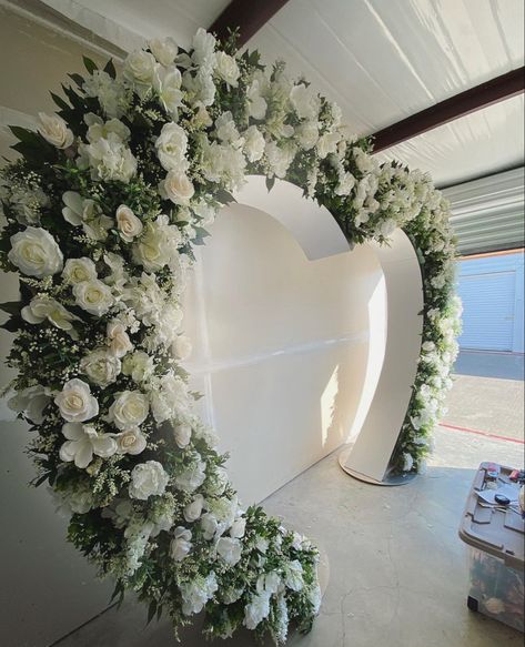 Heart Wedding Arch, Wedding Entrance Decor, Booth Wedding, Dream Wedding Decorations, Wedding Entrance, Flowers Decor, Wedding Stage Decorations, Ceremony Arch, Wedding Dresses Beaded