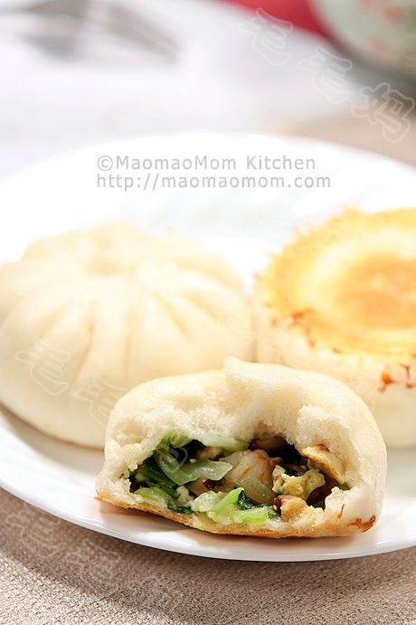 【Pan Fried Shrimp and Vegetable Buns】 by MaomaoMom Pan fried buns (Bao Zi in Chinese) is one of the most popular foods in China. Today, I made these delicious pan fried buns with shrimp, Chinese green vegetable, tofu Pan Fried Buns, Fried Buns, Bao Zi, Chinese Coleslaw, Steam Buns Recipe, Pan Fried Shrimp, Pan Fried Dumplings, Pan Shrimp, Shrimp Dumplings