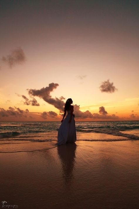 Sea Photoshoot Ideas Aesthetic, Beach Pre Debut Photoshoot, Bride At The Beach, Prom Beach Photoshoot, Beach Sweet 16 Photoshoot, Quinceanera Beach Photoshoot, Beach Debut Photoshoot, 15 Birthday Photoshoot Ideas Beach, Bday Beach Photoshoot