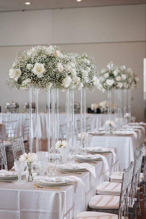 Modern Centrepiece Wedding, White And Neutral Wedding Table, Elegant Cakes Wedding, Acrylic And White Wedding, Acrylic Tall Centerpieces, Tall Acrylic Wedding Centerpieces, Modern And Elegant Wedding, White Flower Centerpieces Wedding Simple, Acrylic Wedding Centerpieces