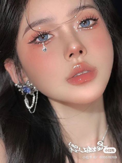 Doyuin Makeup, Gem Makeup, Makeup Douyin, Pop Makeup, Concert Makeup, Korea Makeup, Douyin Makeup, Doll Eye Makeup, Makeup Accesories