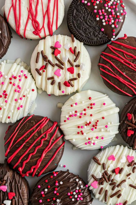 Chocolate San Valentin, Chocolate Covered Desserts, Oreo Treats, Oreo Cookie Recipes, Oreo Stuffed Chocolate Chip Cookies, Homemade Chocolate Truffles, Shugary Sweets, Chocolate Dipped Oreos, Holiday Sweets