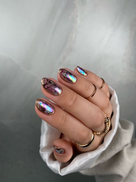 Rainbow Opal Nail Art Trend Inspiration Oyster Shell Nails, Oyster Nails, Nail Design Glitter, Opal Nails, May Nails, Shell Design, Cute Nail Art, Hot Nails, Unique Nails