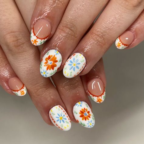 Cute Mexico Nails, Cute Mexican Nails, Mexico Themed Nails, 70s Aesthetic Nails, Tile Inspired Nails, Hispanic Nails Designs, Mexican Nail Art Mexico, Barro Nails Mexican, Mexican Tile Nails