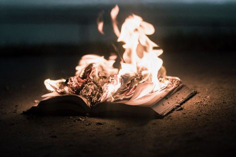 Book Burning, Watch The World Burn, Fire Book, Fire Burning, Vanishing Point, Book Aesthetics, Dark Photography, Night Aesthetic, Best Cosplay