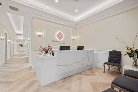 Parisian vibe Aesthetic Doctor Office Design, Dermatologist Room Design, Skin Clinic Interior Design, Dental Reception, Doctor Office Design, Dentist Office Design, Medical Office Decor, Spa Interior Design, Medical Office Design