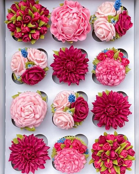 Blooming Kupcakes on Instagram: "Love is in the air and cupcakes are on the table! Hope you all have a wonderful Valentine’s and find the sweetness in today. 💕 . . . #ValentineCupcakes #GalentineCupcakes #teatimecafe upcakes #EdibleBlooms #GourmetCupcakes #CupcakeArt #ButtercreamFlorals #LuxuryCupcakes #GallatinBakery #LocalBakery #GallatinTreats #hendersonvillecupcakes #brpboxes" Cupcake Flowers, Love In Bloom, Cupcake Decoration, Cupcake Cake Designs, Gourmet Cupcakes, Valentines Cupcakes, Cupcake Art, Flower Cupcakes, Cupcake Cake