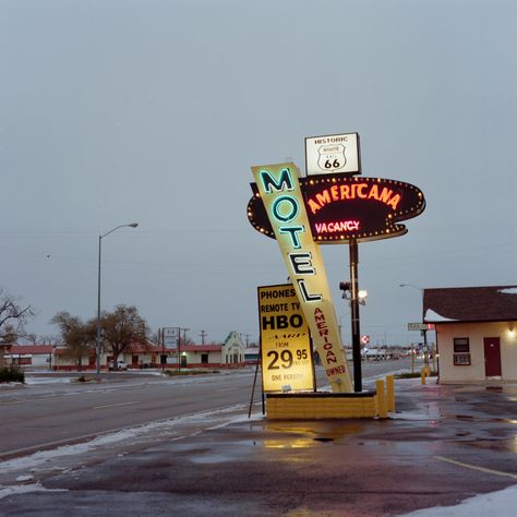 valerie chiang Southwest Aesthetic, Americana Aesthetic, Vintage Hotel, American Gods, American Gothic, American Road Trip, Street Lights, Nice Pictures, Roadside Attractions