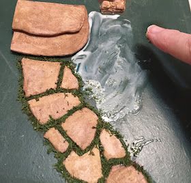 Nature's Soul Miniatures: Dollhouse landscaping Miniature Village Diy, Dollhouse Landscaping, Terrain Building, Village Miniature, Cottage Kits, Dnd Terrain, Village Ideas, Doll Miniatures, Chalk Pencil