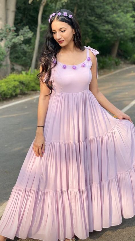 Long Frocks For Photoshoot, Long Frocks Photo Poses, Poses In Long Frock, Cotton Frocks For Women, Frocks For Women Party, Birthday Ootd, Frock Photos, New Model Dress, One Piece Frock