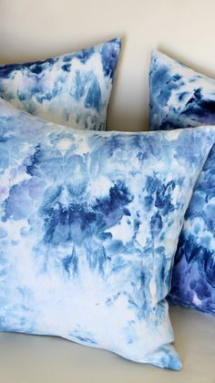 Procion Blueberry Dye Diy Tie Dye Techniques, Tie Dye Patterns Diy, Pillows Blue, Dyeing Tutorials, Dyed Pillows, Dyeing Fabric, Ice Tie Dye, Tie Dye Crafts, Tie Dye Techniques