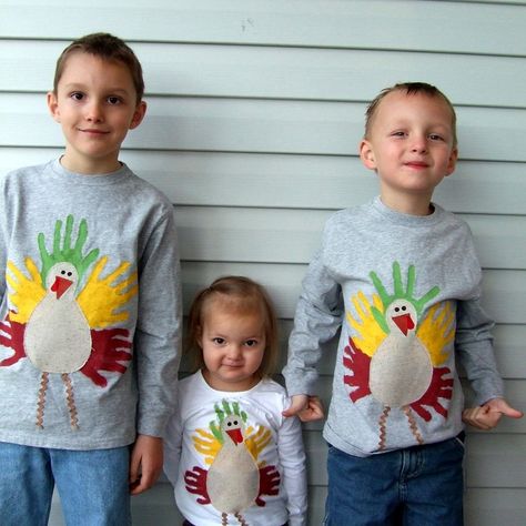 Hand print turkeys, love it for thanksgiving day shirt. Love this! Turkey Handprint, Turkey Shirts, Thanksgiving Crafts For Kids, Thanksgiving Kids, Thanksgiving Fun, Thanksgiving Crafts, Thanksgiving Shirts, Fall Holidays, Holidays Thanksgiving