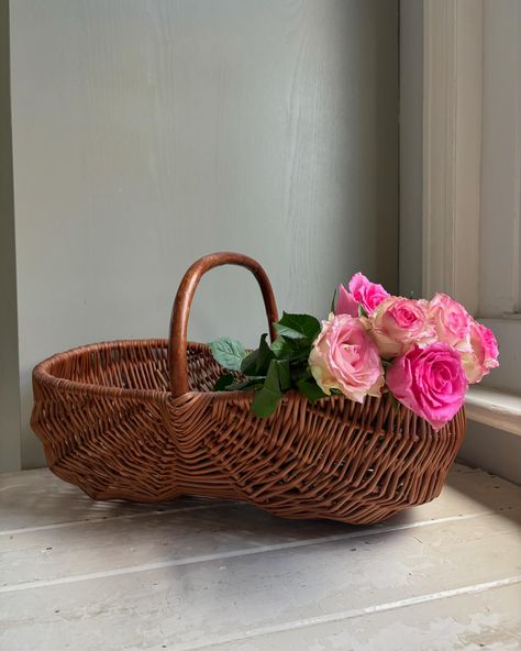 We have this gorgeous lozenge shaped basket now listed. Lovely large size, great for gathering flowers and vegetables in the garden, or makes a lovely display piece, not sure of age as I find it hard to date wicker but it is in lovely condition so probably not terribly old. #wicker #wickerbasket #homedecor #homeandgarden #countryhouse #cottagehomedecor #farmhousedecor #oldbasket #flowerarranging #allotment #vintagegarden #interiors #interiordesigners #flowers #englishcountrygarden #dahalias Old Wicker, Old Baskets, Garden Basket, Large Basket, English Country Gardens, Wicker Basket, How Old, Vintage Garden, Wicker Baskets