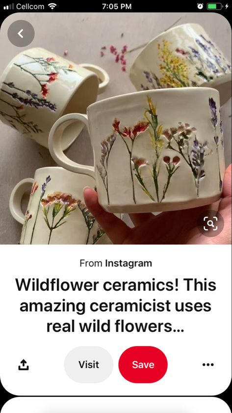 Wildflower Pottery, Pressed Leaves, Ceramics Projects, Cute Cups, Pottery Designs, New Hobbies, Ceramic Decor, Ceramic Mugs, Pressed Flowers