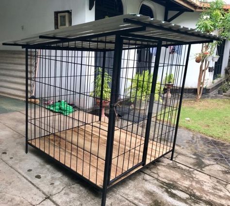 Kandang Anjing Outdoor, Dog Cage Ideas Outdoor, Dog Cage Ideas, Dog Cage Outdoor, Animals Sanctuary, Dog Kennel And Run, Puppy Cage, Dog Tools, Metal Dog Kennel