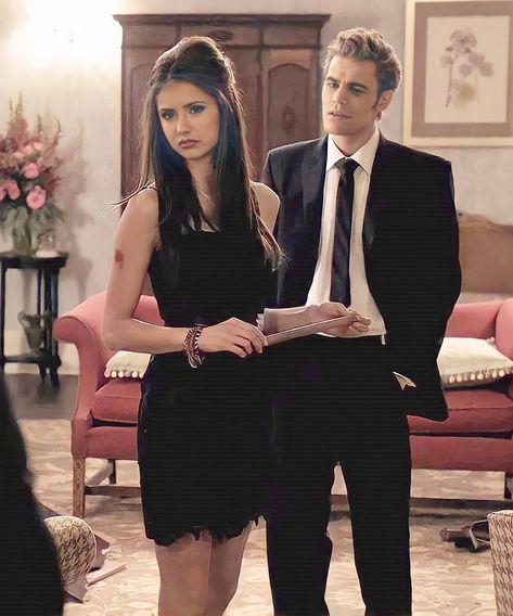 Vampire Diaries Couple Costumes, Katherine Pierce And Damon Salvatore, Katherine And Stefan, Katherine Pierce Outfits, Diary Movie, Rich Couple, Vampire Diaries Outfits, Classy Halloween Costumes, Katerina Petrova