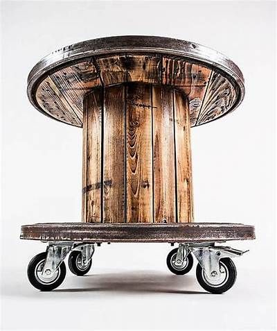 Cable spool repurposed as tables and chairs, house and ... Diy Cable Spool Table, Cable Reel Table, Wood Spool Tables, Cable Spool Furniture, Cable Spool Tables, Wooden Spool Tables, Wooden Cable Spools, Wooden Spool Projects, Cable Spools