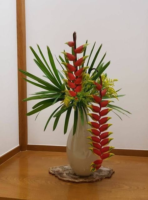 Ginger Flower Arrangement, Hawaiian Flower Arrangements, Summer Flower Arrangements, Tropical Floral Arrangements, Tropical Flower Arrangements, Altar Flowers, Ginger Flower, Unique Flower Arrangements, Ikebana Flower Arrangement