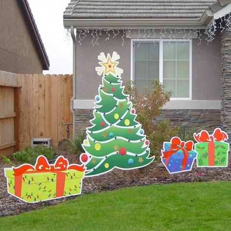 Christmas Yard Art Outdoor Wooden Christmas Decorations, Wood Cutouts Patterns, Wooden Christmas Yard Decorations, Christmas Tree Yard, Christmas Decor Outside, Christmas Yard Decor, Christmas Lawn Decorations, Wood Yard Art, Christmas Cutouts