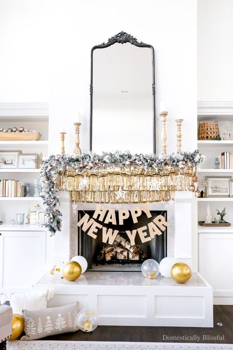 Clear Balloons With Confetti, Happy New Year Signs, Star String Lights, Happy New Year Banner, New Years Traditions, New Year Banner, New Years Eve Decorations, New Year Decor, Diy Garland