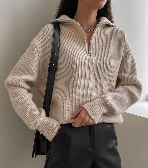 Em.... (@i.am.em123) • Instagram photos and videos Chique Outfit, Zippers Fashion, Oversized Sweater Women, Pull Oversize, Winter Pullover, Zippered Sweater, Womens Turtleneck, Knitting Women Sweater, Winter Sweaters