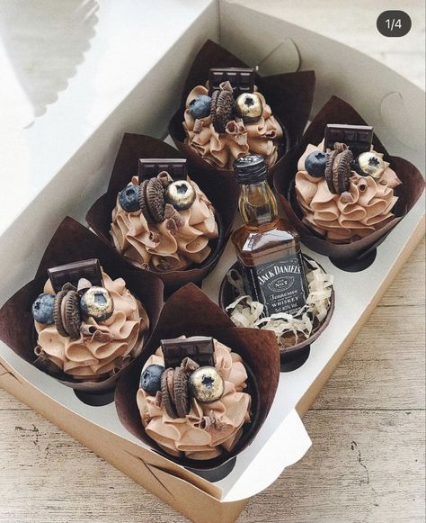 Male Birthday Cupcakes, Male Cupcakes Ideas, Cupcake Ideas For Men, Birthday Cupcakes Ideas For Men, Fruit Cake Design, Fathers Day Cupcakes, Cupcakes For Men, Elegant Cupcakes, Cupcakes For Boys