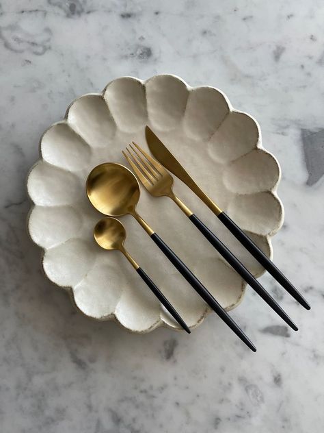 Aesthetic Spoons And Forks, Cutlery Aesthetic, Irish Goodbye, Rooftop Restaurant Design, Beautiful Kitchenware, Gold Cutlery Set, Ceramic Cutlery, Cutlery Design, Gold Cutlery