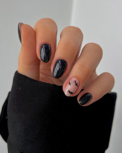 As cuteeeee as I think these tiny bat nails are, irl I am actually petrified of them 🦇 My full tutorial on how to paint these little… | Instagram Nail Bat, Halloween Bat Nails, Bat Nails Art, Bat Nails, Black Halloween Nails, Ballet Nails, Halloween Nails Easy, Cute Halloween Nails, October Nails