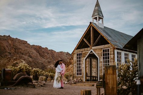 Ghost Town Wedding Las Vegas, Nelsons Ghost Town Wedding, Ghost Town Wedding, Nelson Ghost Town Wedding, Glacier Wedding, Glacier Elopement, Nelson Ghost Town, Wedding Locations Outdoor, Las Vegas Wedding Photos