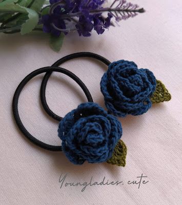 youngladieshome: Crochet Rose Rubber Band Crochet Hair Band, Headband Knitting Pattern, Headband Knitting, Knit Headband Pattern, Crochet Hair Clips, Crochet Knit Stitches, Crochet Hair Accessories, Diy Weaving, Crochet Stitches For Beginners