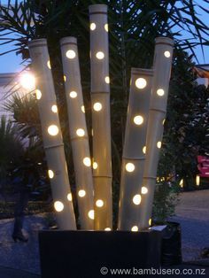 Moderne Have, Outdoor Lighting Design, Diy Outdoor Lighting, Landscape Lighting Design, Bamboo Poles, Bamboo Light, Bamboo Garden, Backyard Lighting, Outdoor Light Fixtures