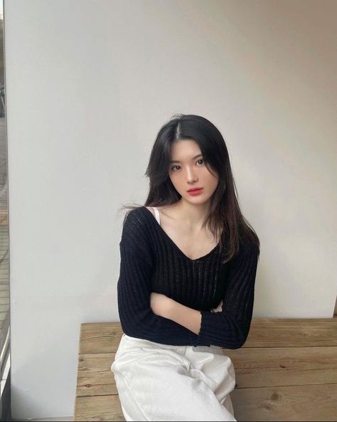 Uzzlang Girl, Cute Poses For Pictures, Fashion Fits, Korean Hairstyle, Ulzzang Girl, Aesthetic Girl, My Website, Korean Girl, Fashion Inspo Outfits