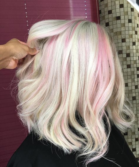 White Hair Pink Highlights, White Hair With Pink Highlights, Platinum Blonde Hair With Pink Highlight, Pink And White Hair, Pink Hair Streaks, Blonde Hair With Pink Highlights, Medium Length Blonde Hair, Short White Hair, Light Pink Hair