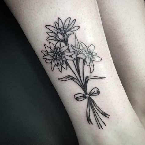 Lora Fritsche on Instagram: “Edelweiss bouquet for Lindsay🌼💐🌼 . . . #edelweisstattoo #bouqettattoo #lineworktattoo #linework #lineworktattooartist #loraelizabethtattoo…”