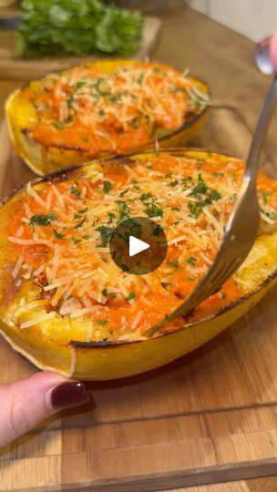 39K views · 7.7K reactions | SPAGHETTI SQUASH VODKA SAUCE BOATS 🍝🧀

This is definetly not the only squash recipe you will be seeing from me this season 😋 

All you need is 👇🏻
- spaghetti squash
- chicken breast
- rotiserre chicken seasoning (or any seasoning for chicken) 
- oil
- salt & pepper
- vodka sauce
- heavy cream (optional) 
- parmesan cheese 
- parley for garnish 

These turned out so good! If you try them tag me so I can see 😍

Let me know your favorite squash in the comments 👇🏻🤤

#fallrecipes #highprotein #squash #seasonal #vodkasauce #easydinner #healthy | Jackie Hartlaub | Declan McKenna · Brazil Spaghetti Squash Dinner, Seasoning For Chicken, Squash Dinner, Spaghetti Squash Pasta, Spaghetti Squash Boats, Chicken Squash, Spaghetti Squash Recipes Healthy, Squash Boats, Low Calorie Vegetables