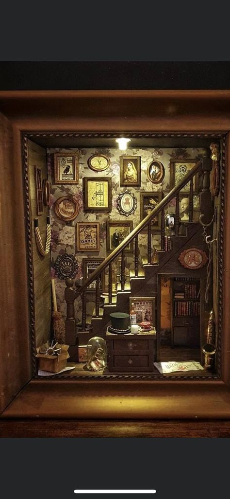 Dollhouse Diorama Ideas, Diorama Box Ideas, Halloween Book Nook, Diorama Shadow Boxes, Book Nook Ideas Diy Small Spaces, Shadow Box Diorama, Book Nook Dollhouse, Miniature Shadow Box Ideas, Miniature Diaroma