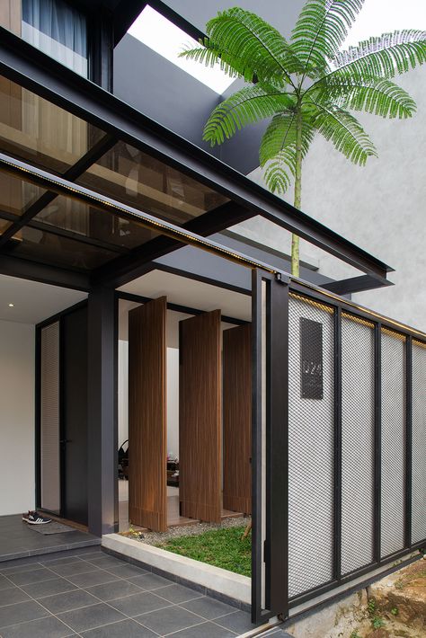 LOCALIC Canopy House Exterior, Minimal Tropical House, Industrial Tropical House, Industrial Design Exterior, Tropical Industrial House, Industrial Minimalist House, Tropical House Facade, Modern Tropical House Facade, Modern Industrial Exterior