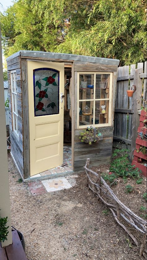 Shipping Container Garden Shed, Diy Potting Shed, Small Garden Shed, Tree House Plans, Greenhouse Shed, Pallet House, Garden Tool Shed, Backyard Buildings, Backyard Greenhouse