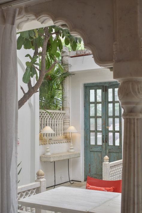 In the concrete jungle of Bandra, Joshi House offers a lush escape to a Rajasthani haveli | Architectural Digest India Rajasthani Haveli, Rajasthani Architecture, Classical Living Room, Interior Design India, Wabi Sabi Design, Design Anthology, Old House Interior, Moorish Design, Art Restaurant