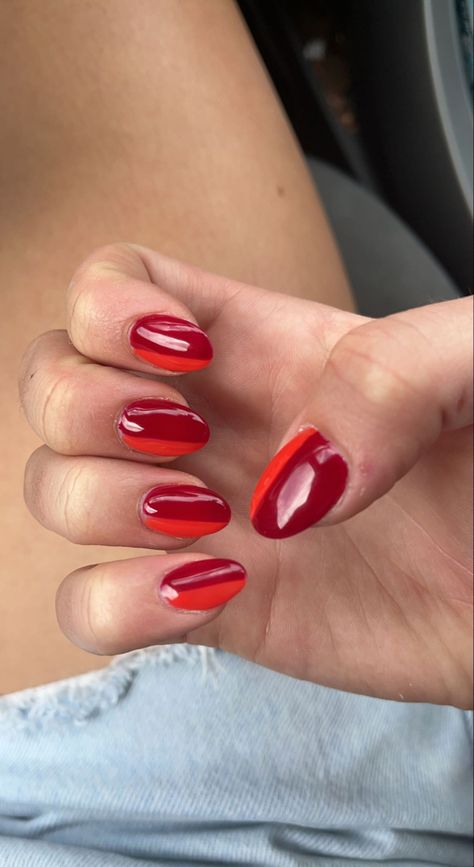 Split Nails Design, Split Colour Nails, Split Color Nail Design, Split Nail Color, Split Nail Designs, Two Tone Red Nails, Split Color Nails, Nail Design Ideas Simple, Heart Nails Red