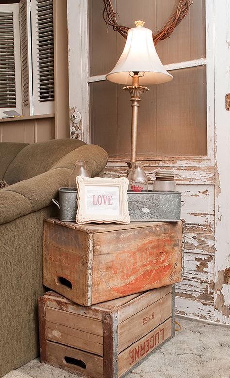 Vintage Crates as side tables-spare bedroom side table Christine Andrew, Vintage Crates, Vintage Bedroom Decor, Farmhouse Living Room Decor Ideas, Rustic Farmhouse Living Room, Interior Vintage, Vintage Bedroom, Bedroom Black, Farmhouse Decor Living Room