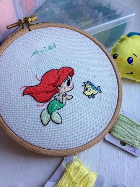 Disney Decor Home, Ariel Embroidery, Home Embroidery Hoop, Embroidery Designs For Kids, Mermaid Embroidery, Disney Wall Art, Home Embroidery, Ariel Disney, Clothes Embroidery Diy