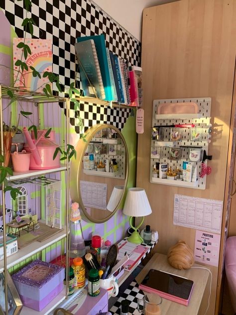 Cute Funky Bedroom, Funky Room Aesthetic Bedroom, Funky Bedrooms, Barbie Room Ideas, Maximalist Desk, Funky Room Aesthetic, Funky Bedroom Ideas, Barbie Home Decor, Barbie Bedroom Ideas